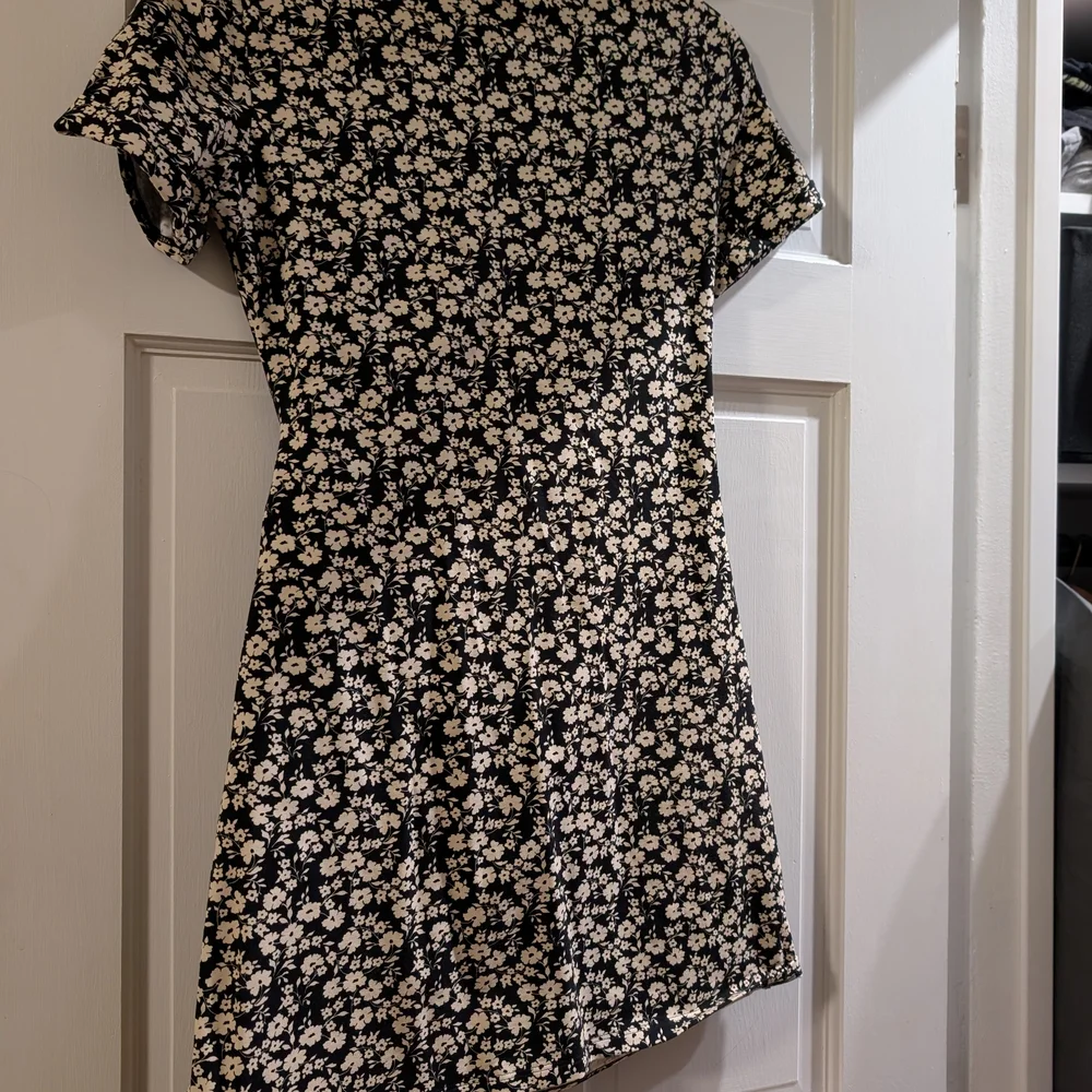 Sezane Black and Cream Floral Mini Dress - Picture 2 of 7